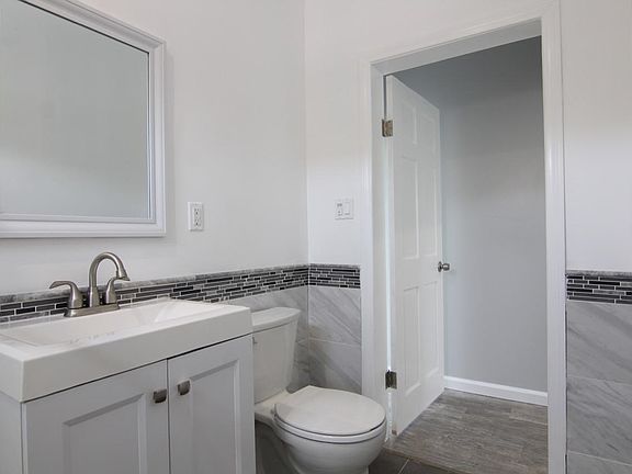 4th image of 2708 Council St #B