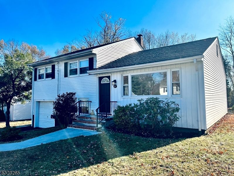1st image of 15 Fairfax Dr