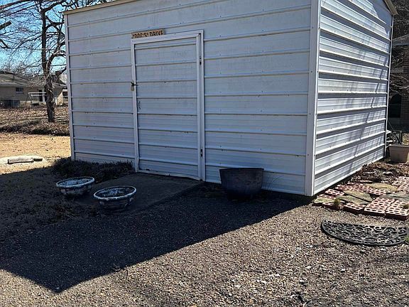 4th image of 407 College St