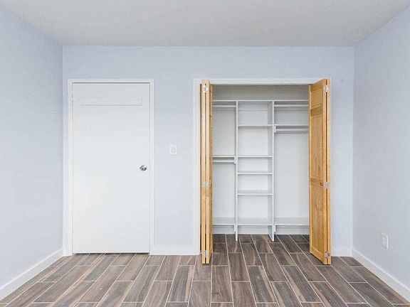 5th image of 2420 31st St APT 2R