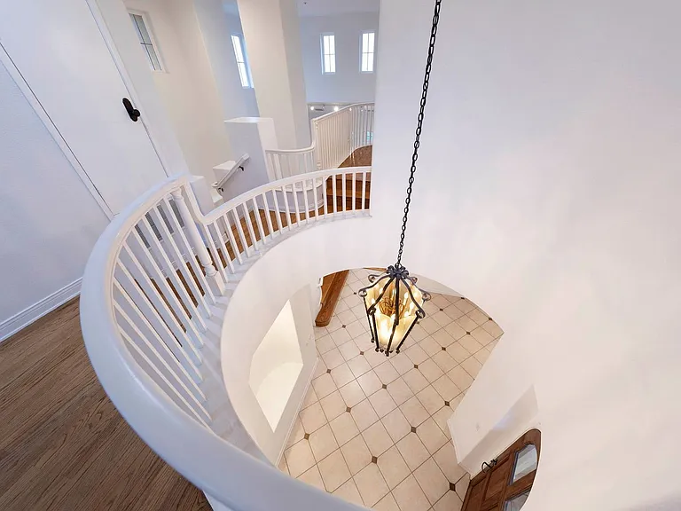 19 Lucania Dr — Photo 22
