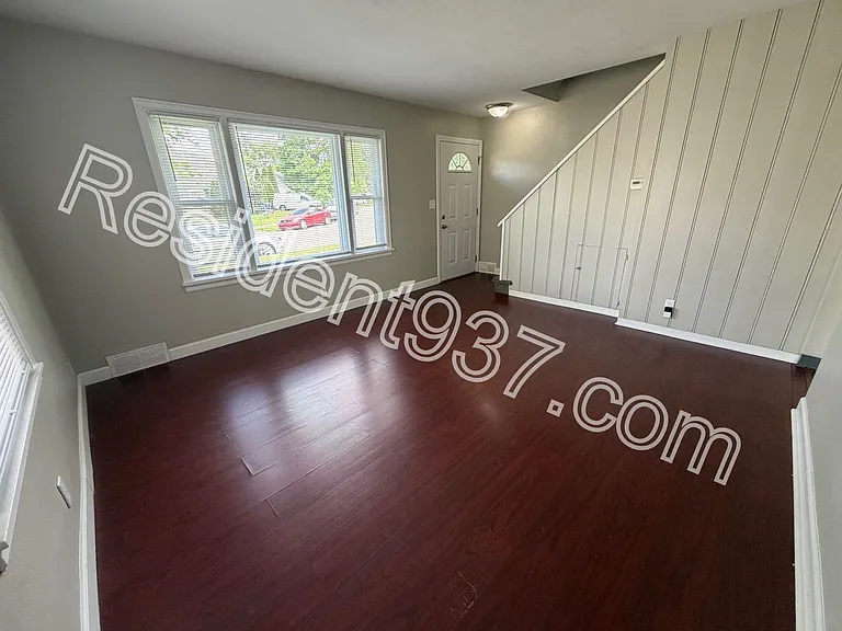 1143 Blakley Dr — Photo 5