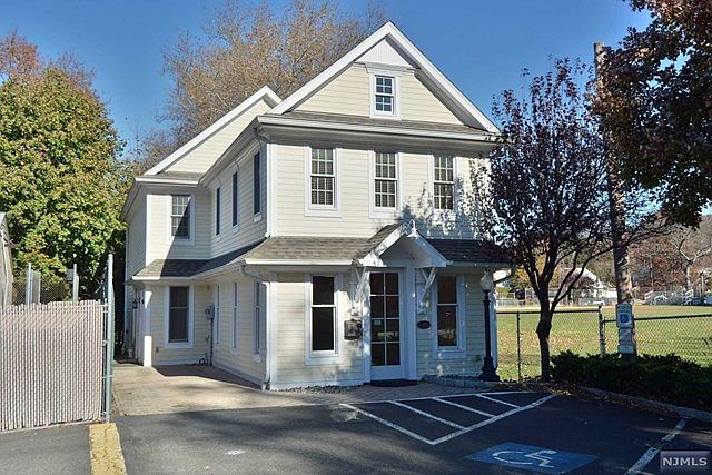 1st image of 364 Hillsdale Ave
