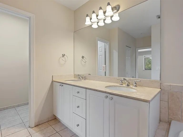 6094 Live Oak Ct #B — Photo 41