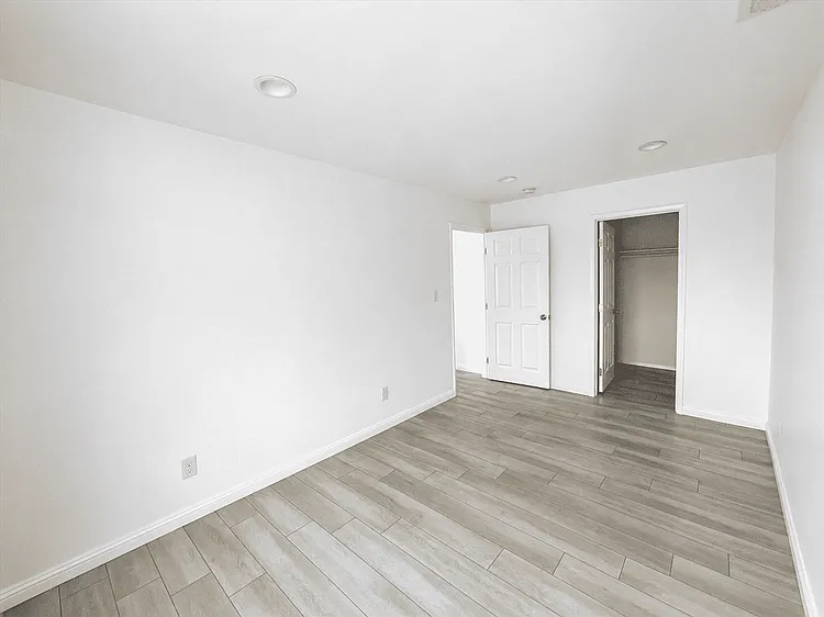 6029 Del Amo Blvd — Photo 11