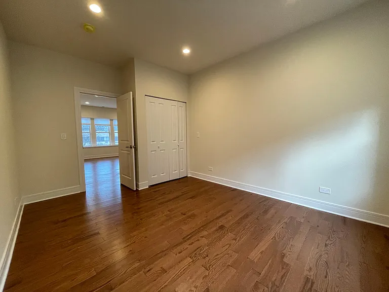 1145 W Lunt Ave — Photo 11