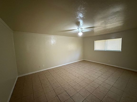 4th image of 305 Thistle Dr