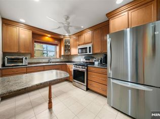 2430 8th St #2B, Fort Lee, NJ