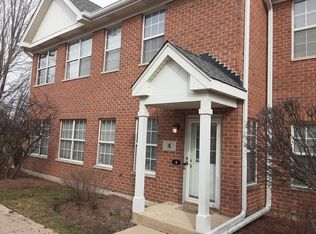 4 Four Seasons Ct, Elmhurst, IL 60126