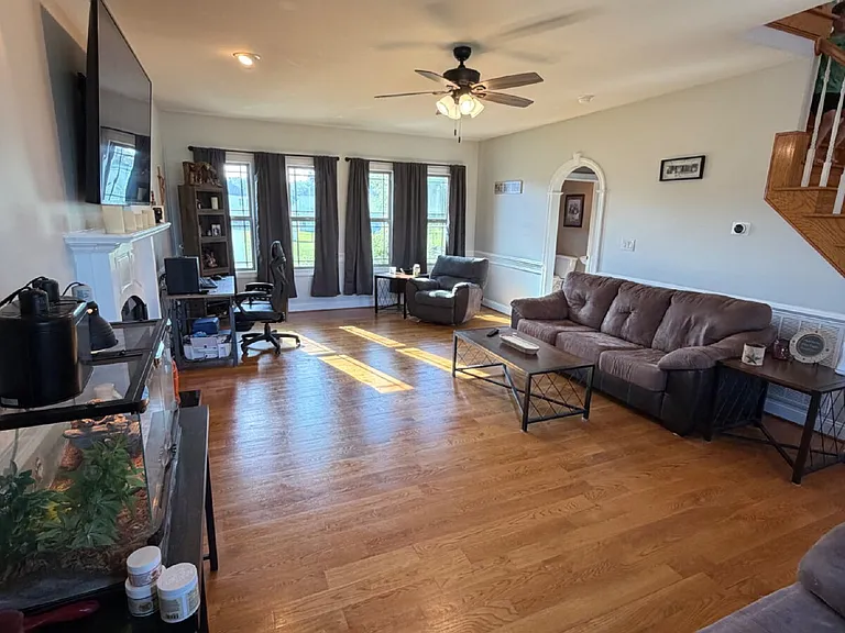 303 Glenn Laurel Dr — Photo 4