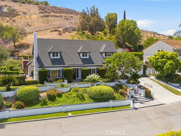 3rd image of 2552 Sunset Dr