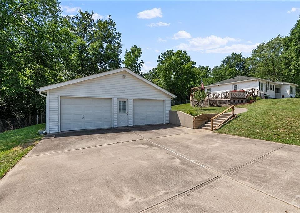 515 E Longfellow St, MO 64119 Zillow