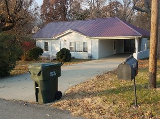 1002 W 1st St, Dickson, TN 37055