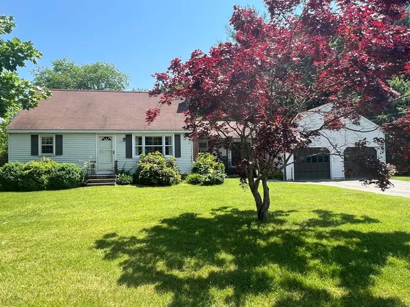 7 Walnut Dr, Sterling, MA 01564