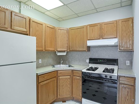3rd image of 194 Sackett St APT 3A