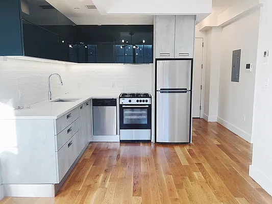 Rented by Manhattan Management LLC | media 6