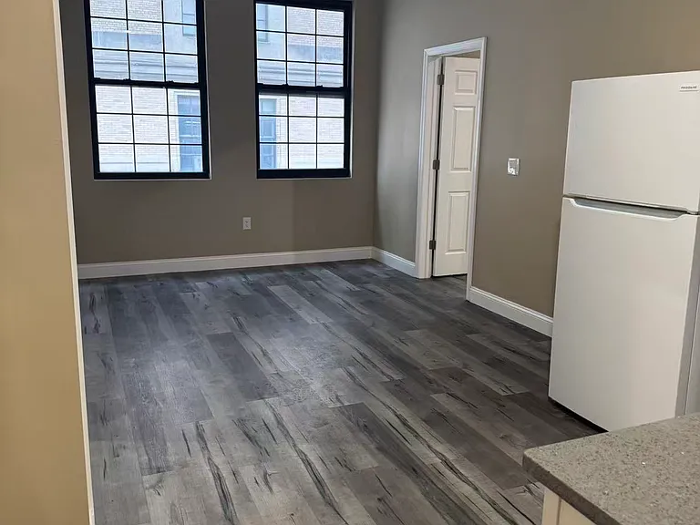 911-13 Race St #4D — Photo 6