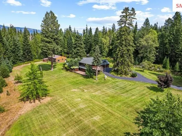 8151 Lakeshore Dr, Sagle, ID 83860