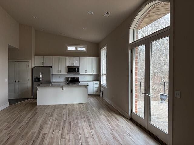 1st image of 5220 Lakeland Dr