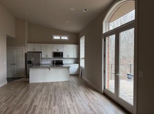 5220 Lakeland Dr, Roanoke, VA 24018