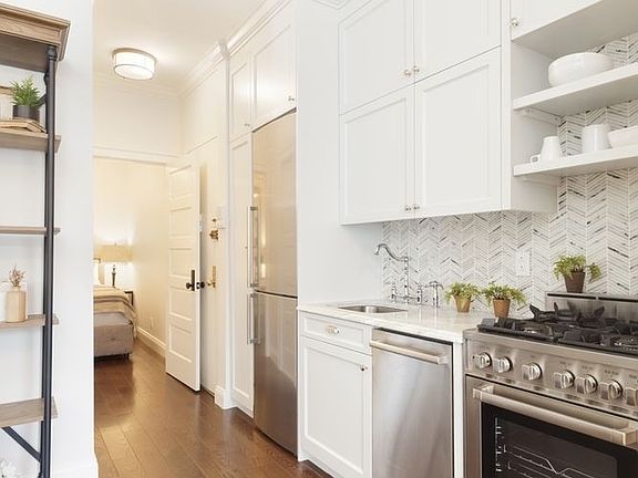 2nd image of 438 W 49th St APT 4-C