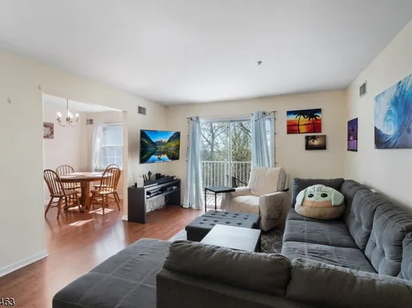 30 Crestview Ln, Mount Arlington Boro, NJ 07856