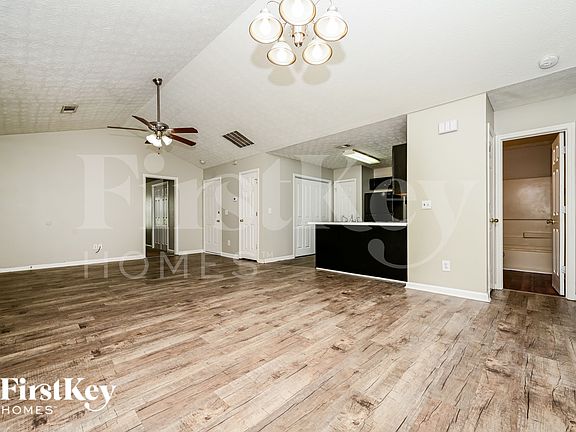 3rd image of 410 Autumn Lake Ct