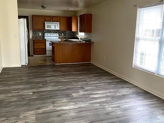 4th image of 180 Clayton Dr #180