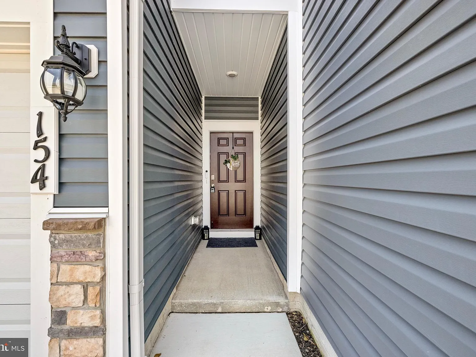 4 bed, 2.5 bath, 1962 sqft, $3,300 — Photo 2