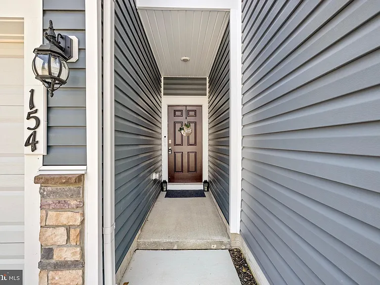 154 Hannock St — Photo 2