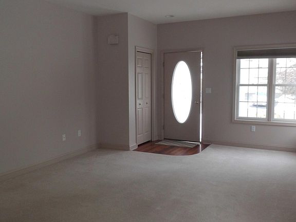 4th image of 4015 Pond View Dr