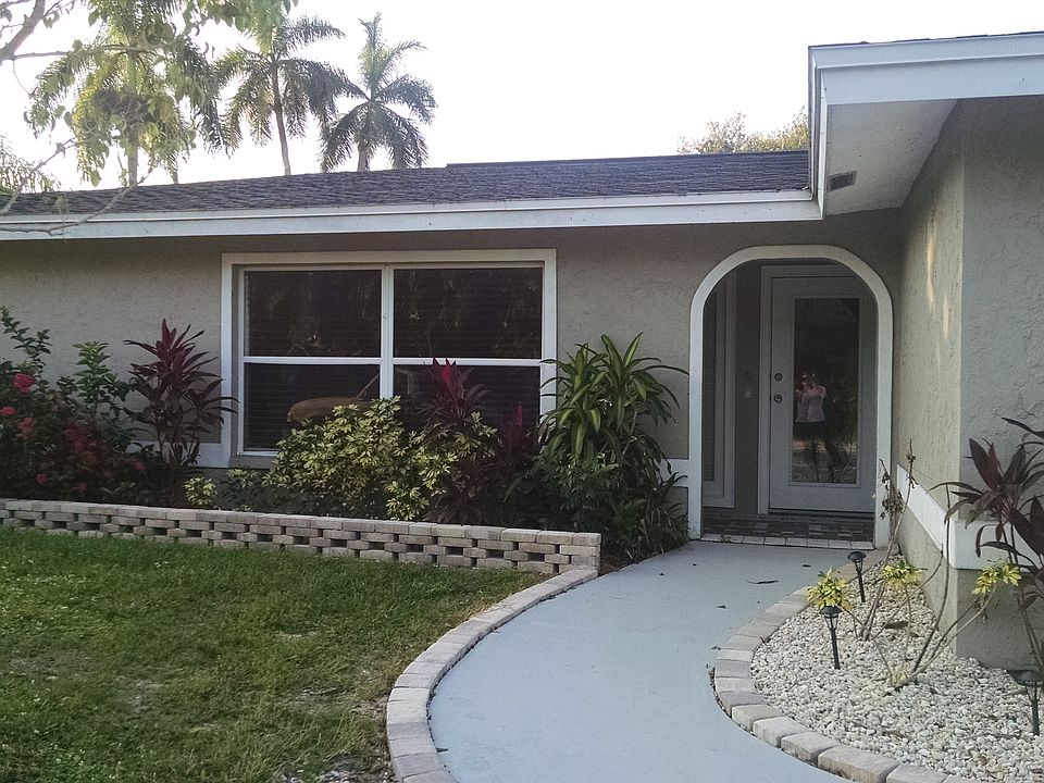 1st image of 8441 Yorkshire Ln