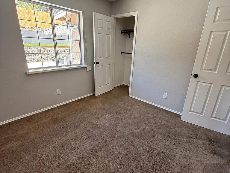 2512 S Rio Verde Dr — Photo 2