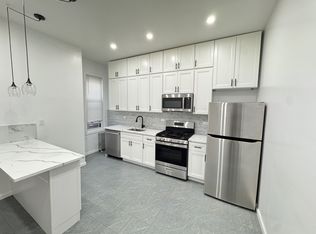 22-17 1/2 41st St FLOOR 2, Astoria, NY 11105