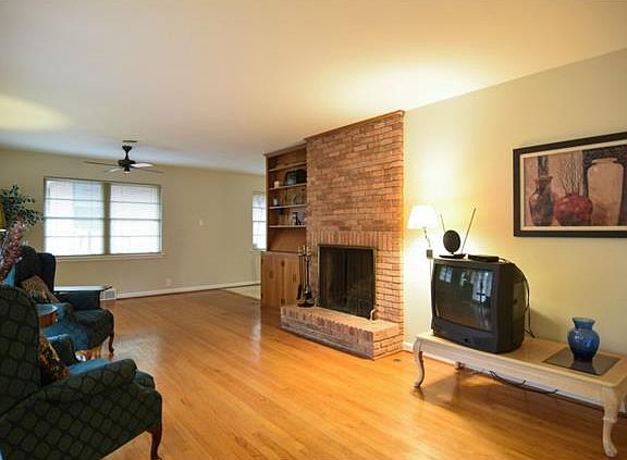 4th image of 2716 Woodmere Dr