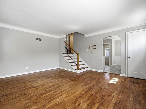 4th image of 1124 24th St SE