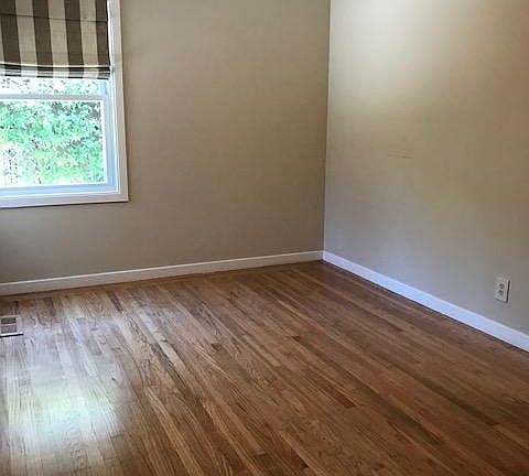 5th image of 823 17th Ave