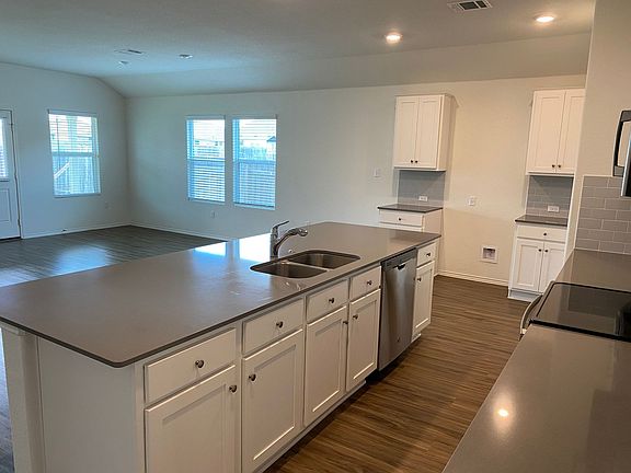 4th image of 103 Ozark Dr