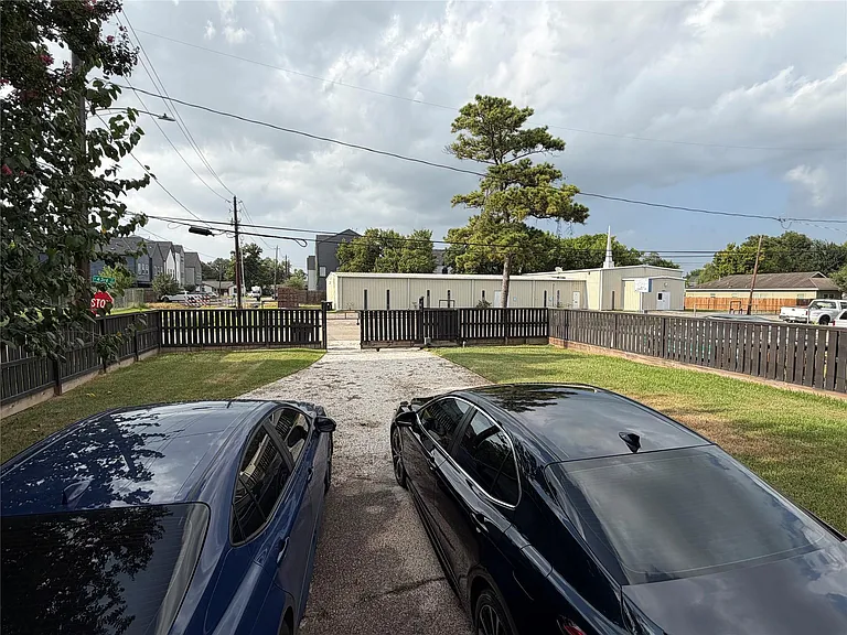 4208 Arlington St — Photo 20