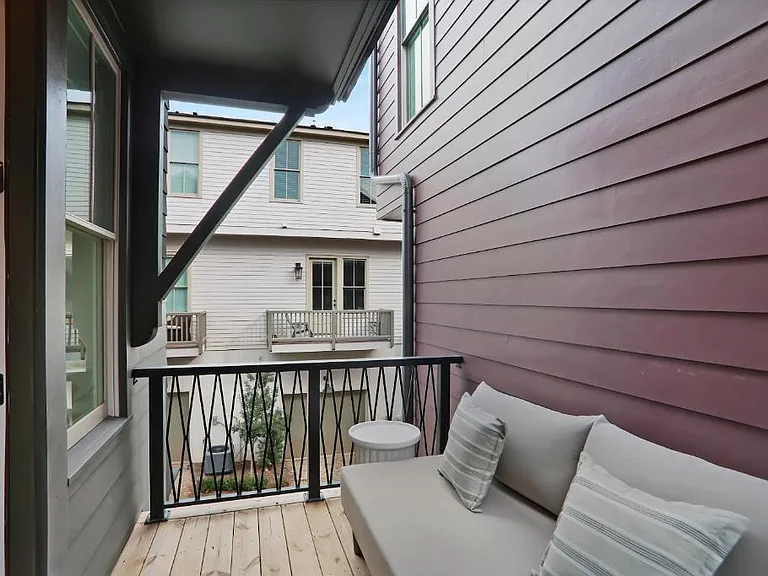 691 Eustace St — Photo 21