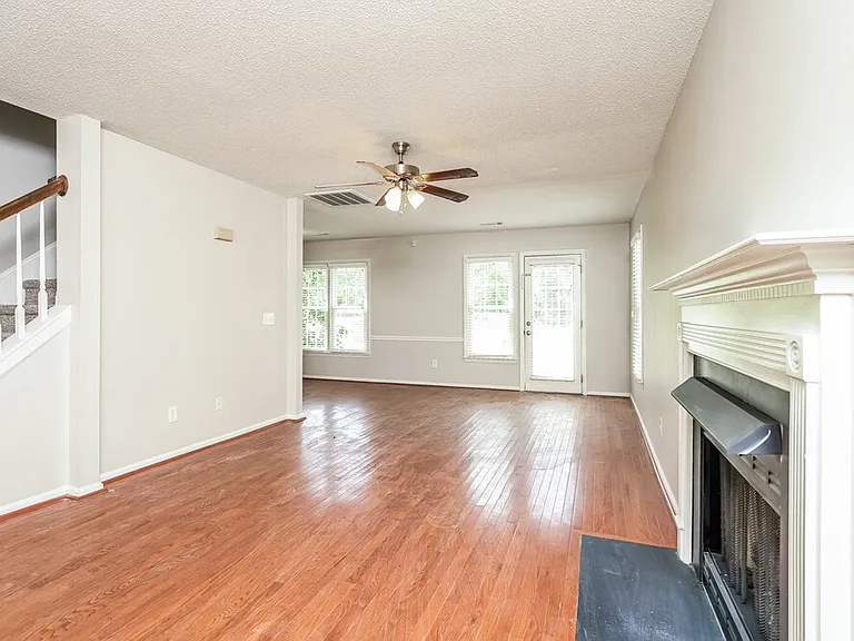 221 Guinevere Ct — Photo 6