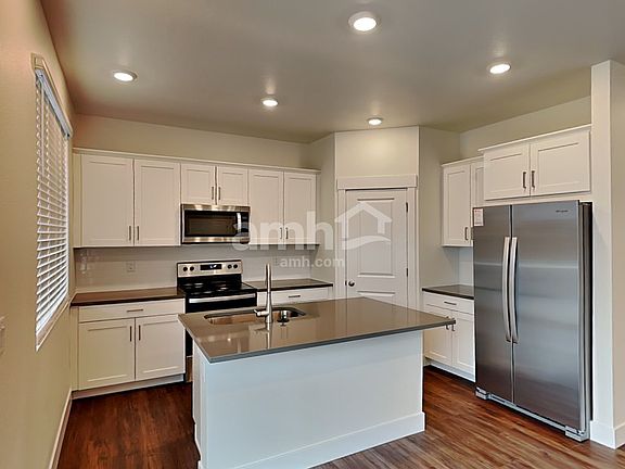 4th image of 716 S Oak St