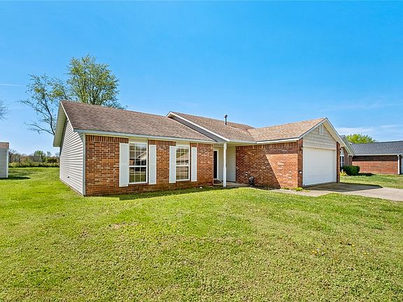 2nd image of 465 Iris Ave
