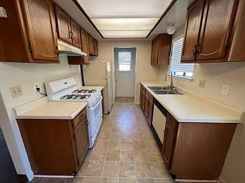 5th image of 950 1/2 Pershing Ave