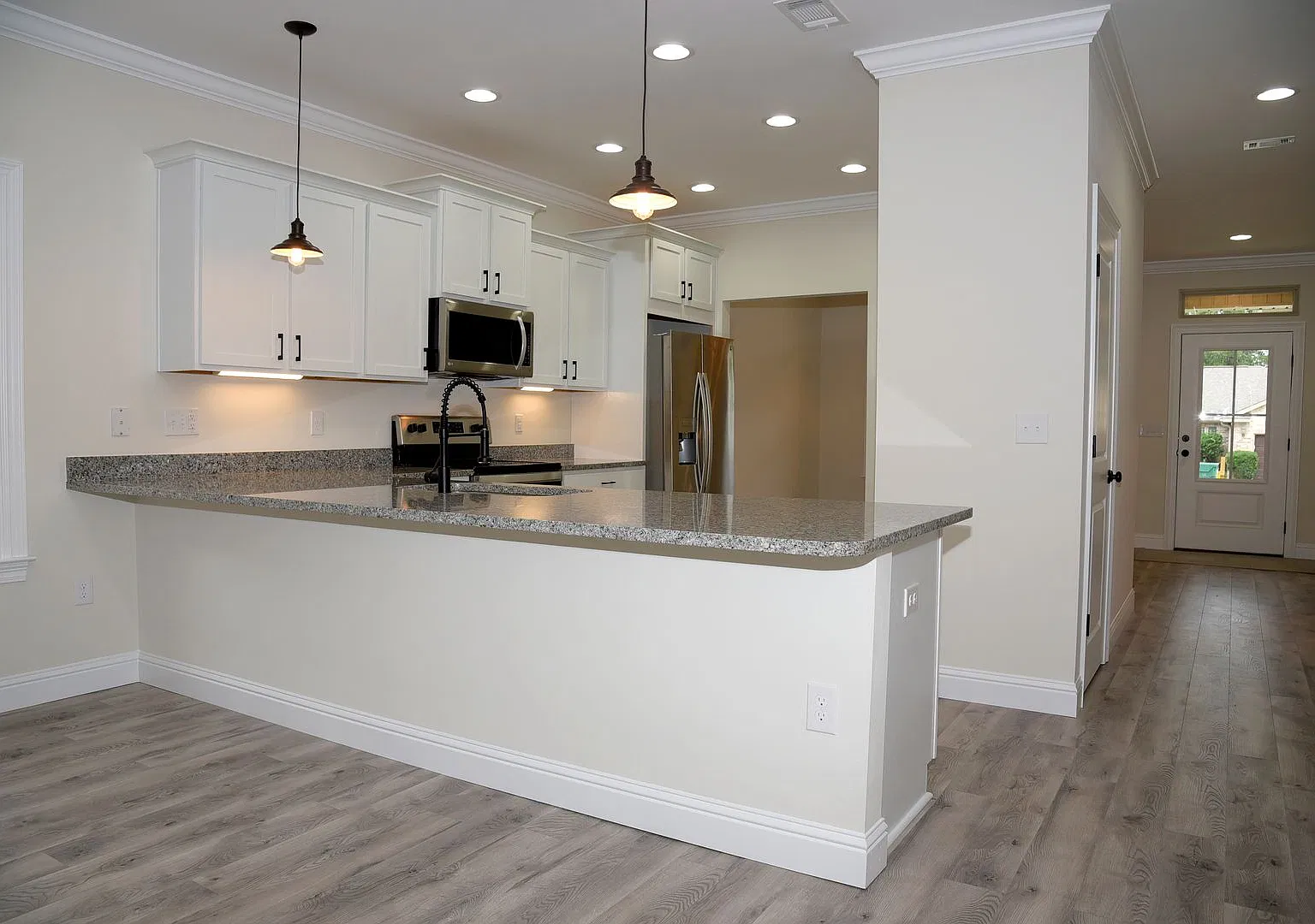4 Bedroom in the Heart of Niceville! — Photo 3