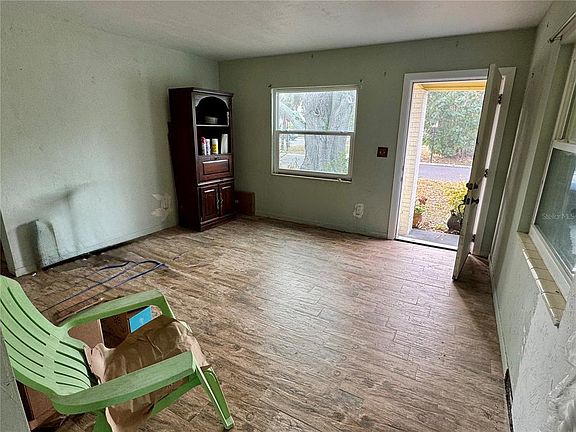 5th image of 200 10th Ave