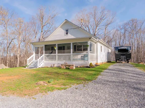 725 Cross Ave, Pearisburg, VA 24134