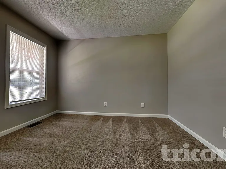 37 Abbotsford Dr — Photo 12