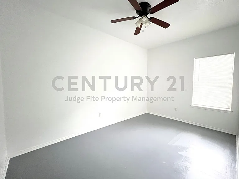 2809 Newport Ave — Photo 7