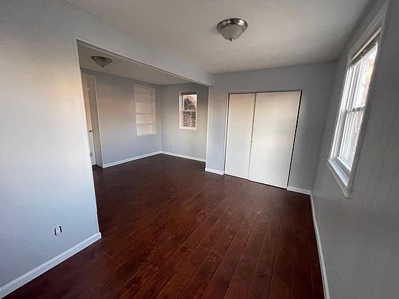5th image of 4949 Winona Ave Unit 1